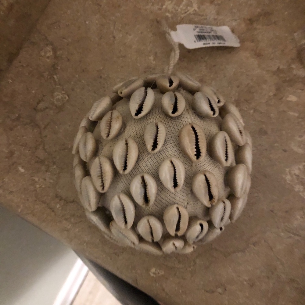 NWT 4” cowrie shell Christmas ornament ball decoration